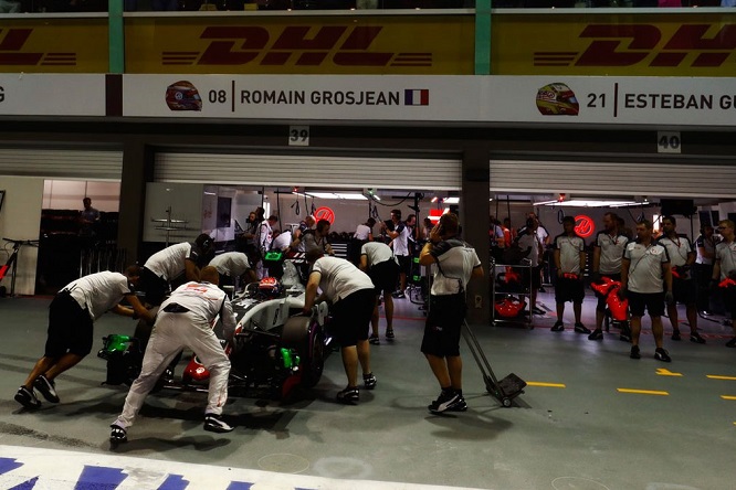 grosjean-singapore-2016-box