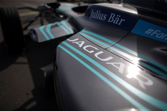 formulaE-panasonic-jaguar-racing-i-type-side-pod