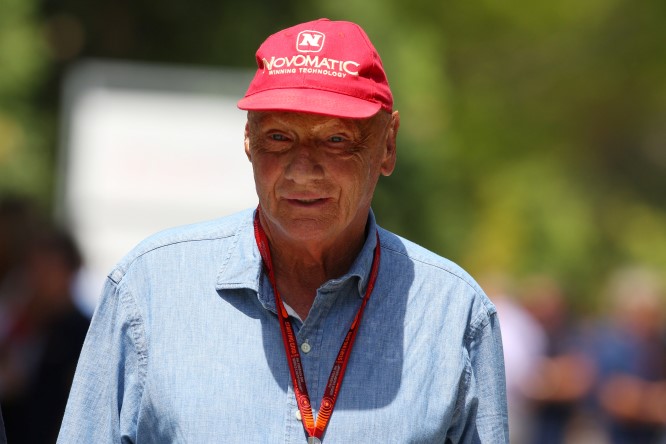 F1 | Lauda a ruota libera su Ferrari, Verstappen e sorpassi