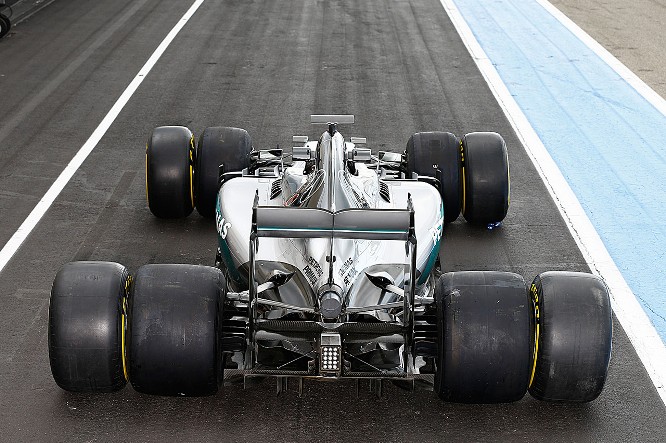 Test_Pirelli_Mercedes_Wehrlein4