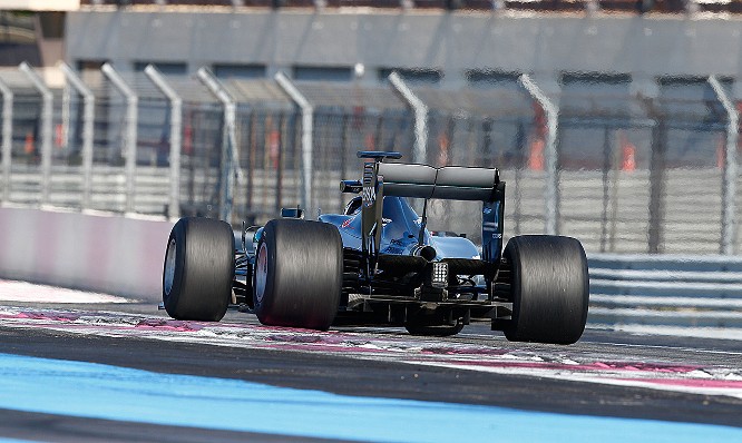 Test_Pirelli_Mercedes_Wehrlein7