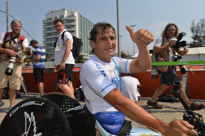 Zanardi, notte tranquilla ma resta grave