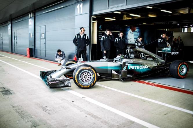 lorenzo_mercedes_f1_silverstone4