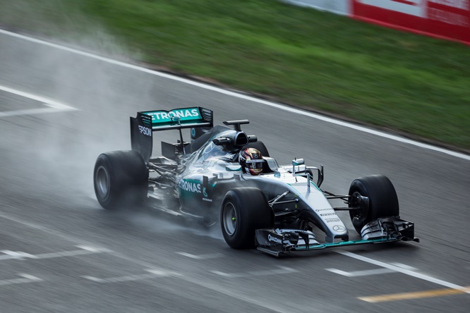 pascal-wehrlein-mercedes-test-pirelli-gomme2017-barcellona-2016-3