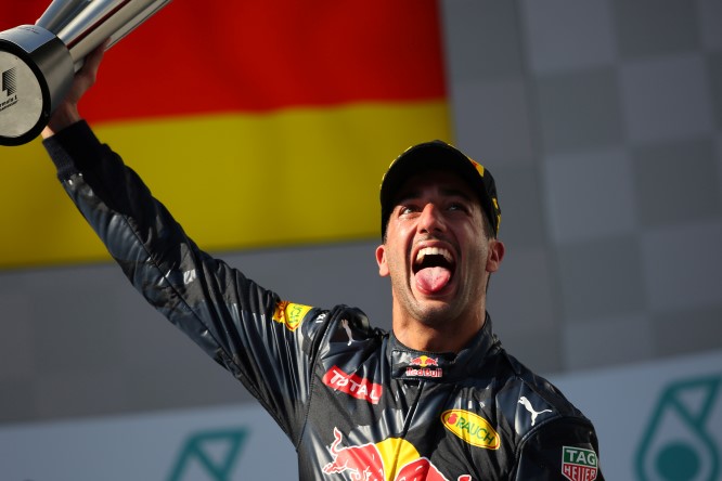 F1 | Sepang, australiani nudi per Ricciardo: arrestati