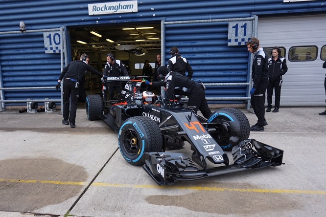 F1 | Vandoorne a Rockingham per un filming day McLaren