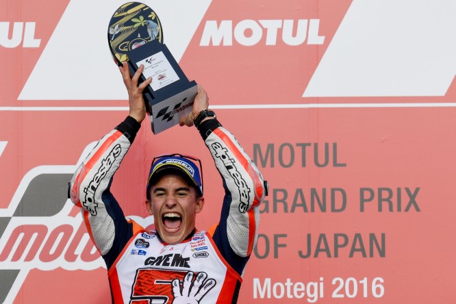 MotoGP | Marquez: give me five! Sei nella leggenda