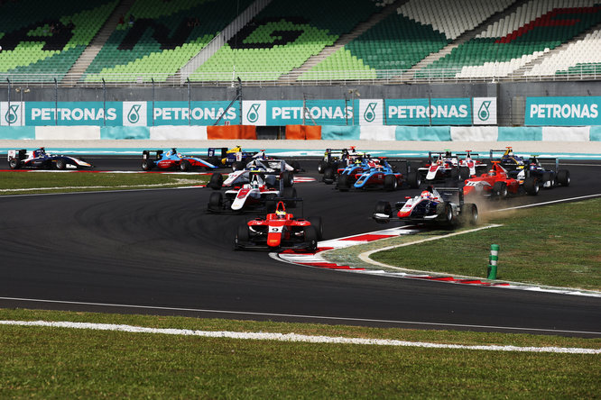 GP3 | Sepang, Gara 2: Dennis imprendibile, Leclerc avvicina il titolo