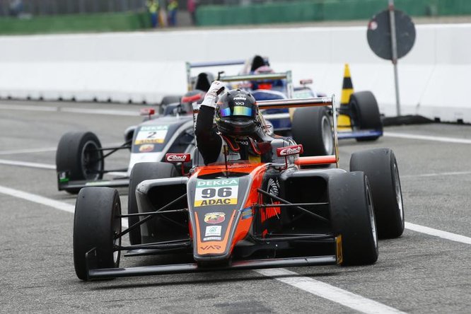 ADAC F4 | Mawson batte Schumacher nella corsa al titolo