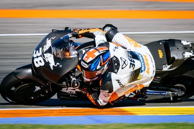 159781_bradley-smith-ktm-rc16-box-valencia-2016