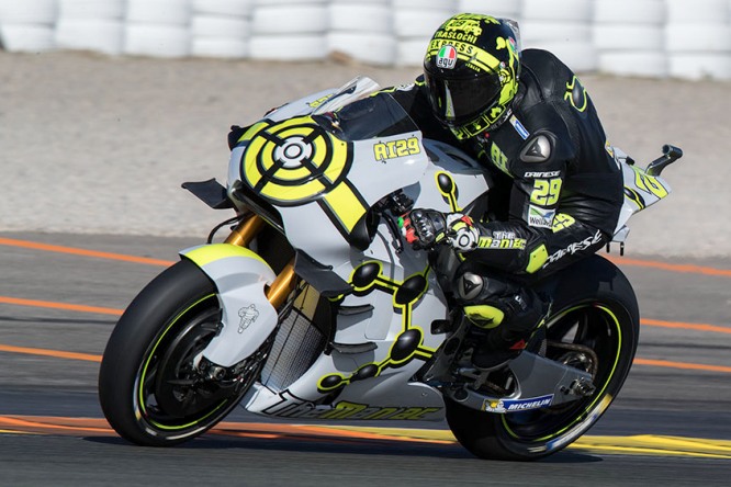 iannone-test-valencia-2016