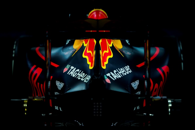 red_bull_racing_and_tag_heuer_extend_their_engine_naming_partnership_through_2018