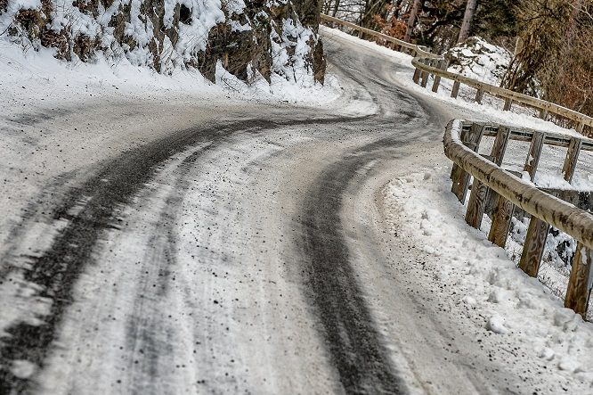 WRC | Monte Carlo, Day-2: Ogier nel fosso, crash Meeke [VIDEO]