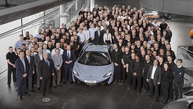 mclaren-automotive-10-000-2016-foto-2