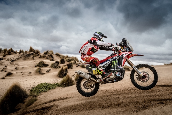 Dakar Moto | Tappa-10: vince Metge (poi penalizzato), Sunderland allunga