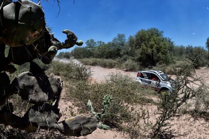 Dakar | L’equipaggio della Panda provato dal caldo record