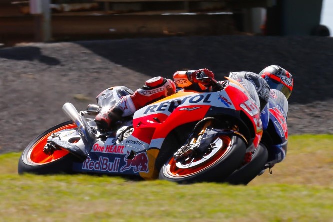 25-maverick-vinales-esp-93-marc-marquez-esp-2017-action-australia-motogp-phillip-island-pre-season-test16990_test2017_action.gallery_full_top_lg (Custom)