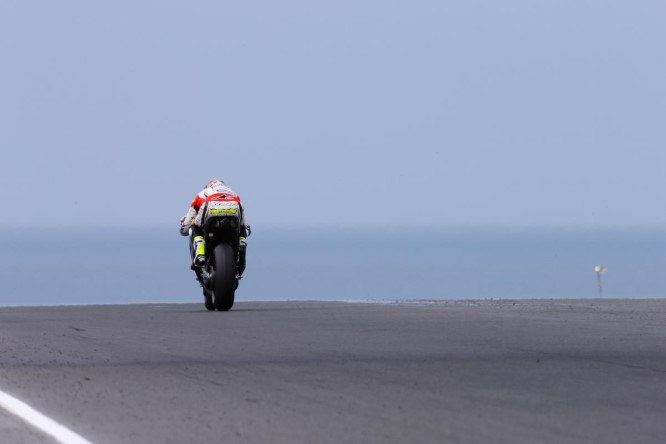 35-cal-crutchlow-eng-2017-action-australia-motogp-phillip-island-pre-season-test07904_test2017_action.gallery_full_top_lg (Custom)