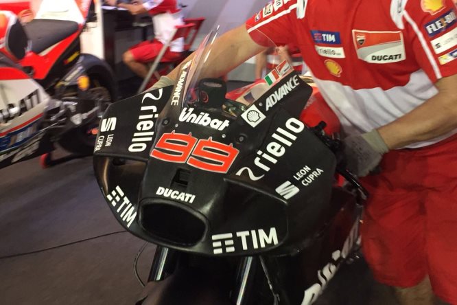 Lorenzo-99-Ducati-Test-Losail-2017