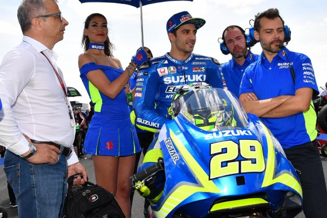 29-andrea-iannone-italg5_0731.gallery_full_top_lg (Custom)