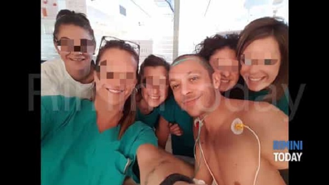 selfie-valentino-rossi-ospedale-2