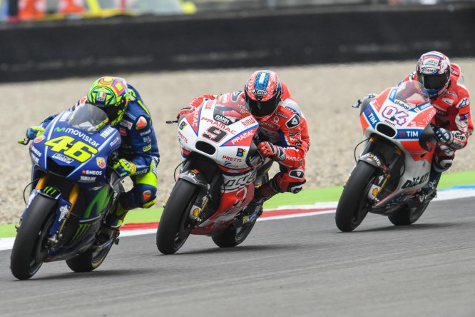 04-andrea-dovizioso-ita-09-danilo-petrucci-ita-46-valentino-rossi-itadsc_4767.gallery_full_top_lg (Custom)