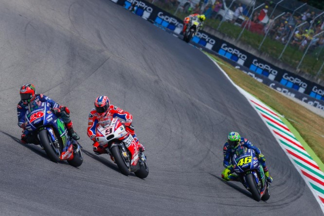 09-danilo-petrucci-ita-25-maverick-vinales-esp-46-valentino-rossi-ita12230_gpmugello_motogp_action.gallery_full_top_lg (Custom)