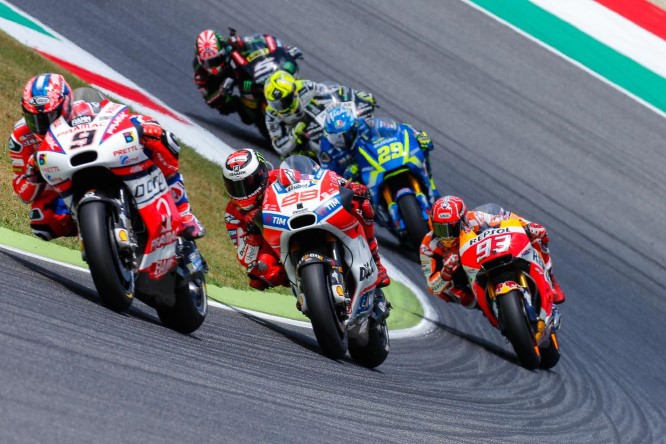 09-danilo-petrucci-ita-99-jorge-lorenzo-esp11948_gpmugello_motogp_action.gallery_full_top_lg (Custom)