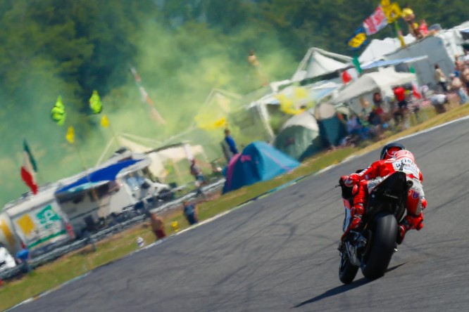 99-jorge-lorenzo-esp00723_gpmugello_motogp_action.gallery_full_top_lg (Custom)