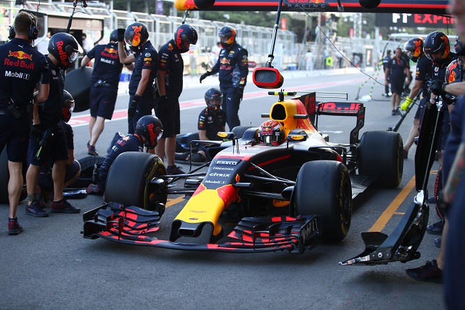 F1 | Verstappen offusca Hamilton