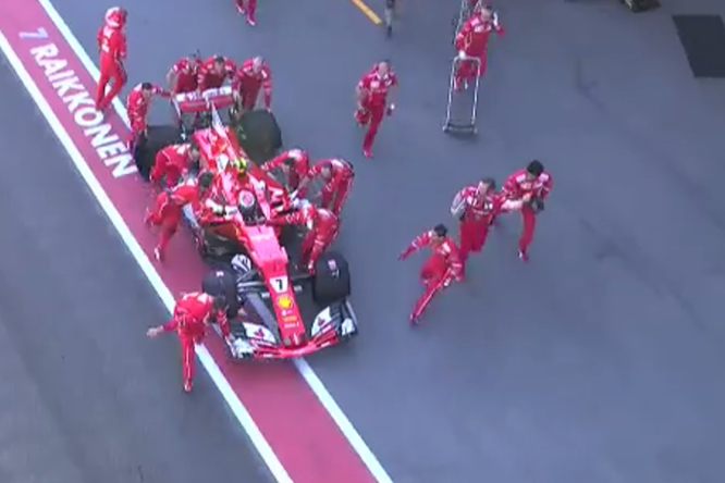 Raikkonen-Ferrari-box-red-flag-baku-2017