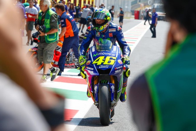 rossi04395_gpmugello_motogp_ambience.gallery_full_top_lg (Custom)