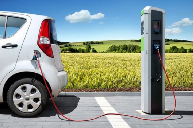 Auto elettriche, più autonomia = più CO2