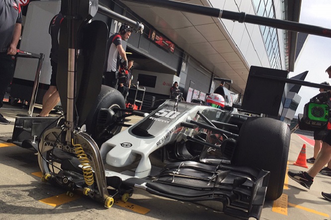 Giovinazzi Haas test Pirelli Silverstone 2017