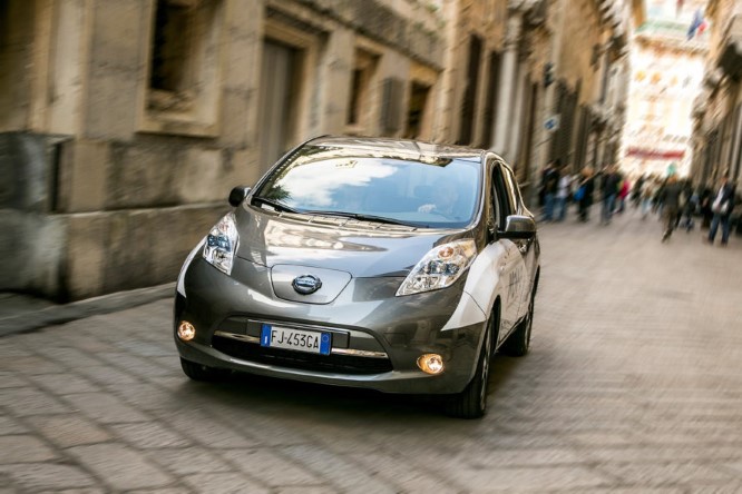 Nissan Leaf: l’auto che si guida con un pedale solo