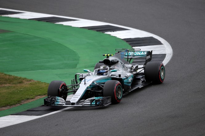 F1 | Silverstone: primo set alla Mercedes