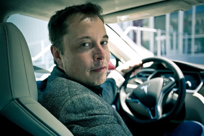 Musk e Mercedes: stoccate elettriche