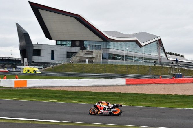 La MotoGP potrebbe avere problemi sulla nuova Silverstone