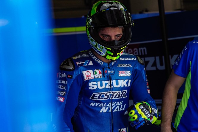 29-andrea-iannone-ita_8079490.gallery_full_top_fullscreen (Custom)