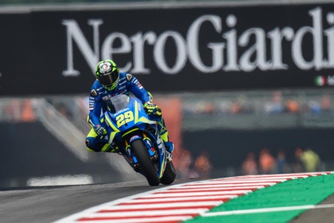 29-andrea-iannone-ita_dsc1476_0.gallery_full_top_fullscreen (Custom)