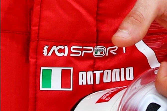 Giovinazzi tuta Ferrari logo Aci Sport 