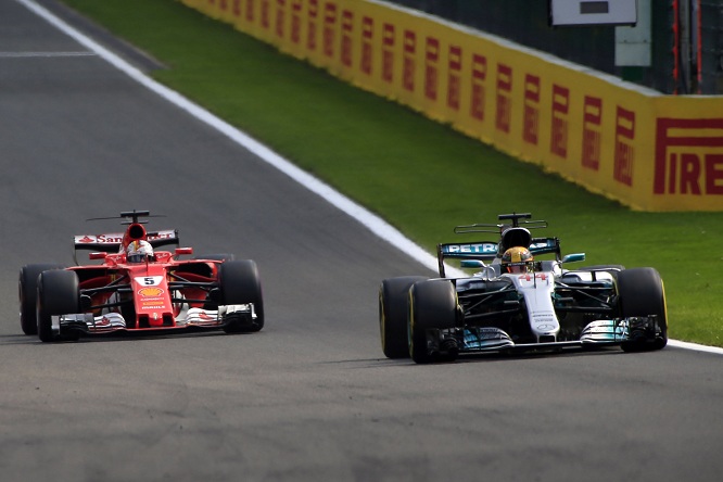 Vettel Ferrari - Hamilton Mercedes