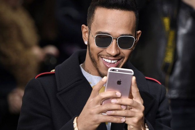 F1 | Brown invita Hamilton a tornare sui social