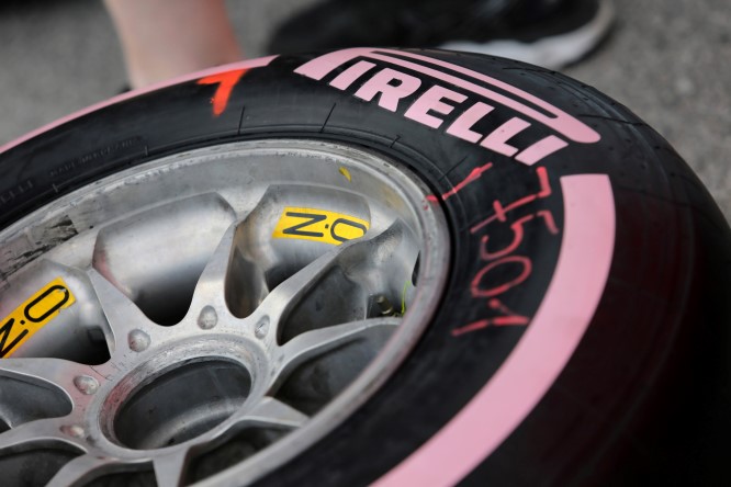 F1 | Pirelli ha presentato le nuove Hypersoft e Superhard