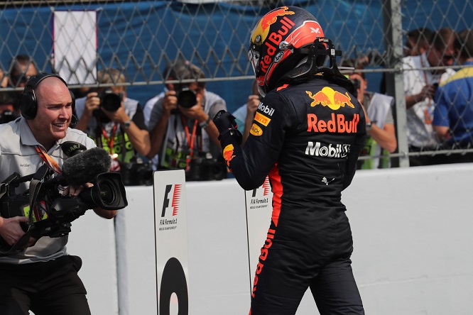 F1 | Verstappen domina nel gran giorno di Hamilton