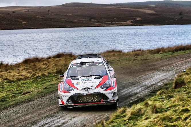 la Toyota di Latvala in azione al Rally Gran Bretagna