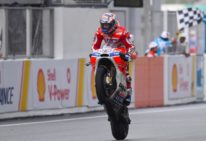 Dovizioso festeggia la vittoria al GP Malesia 2017