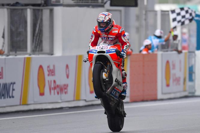 Dovizioso festeggia la vittoria al GP Malesia 2017