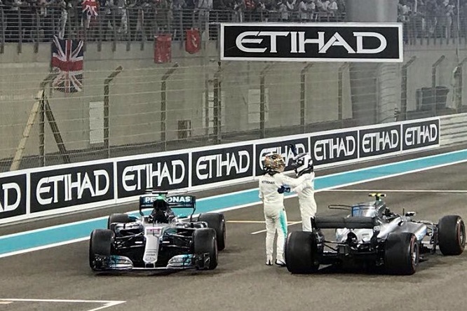 Bottas Hamilton Abu Dhabi 2017