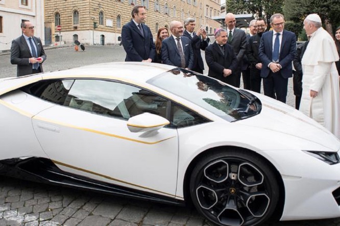 Lamborghini Huracan beneficenza